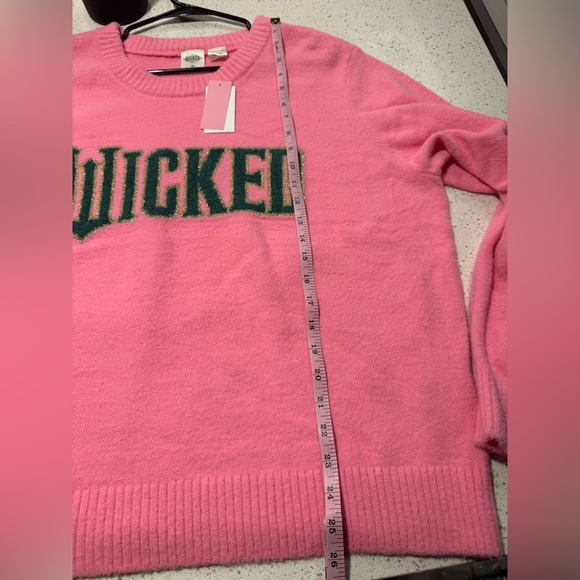 Wicked Women’s XXL Official Pink Sweater Limited Ed *LAST ONE*Cozy Glinda Pink - Picture 6 of 8
